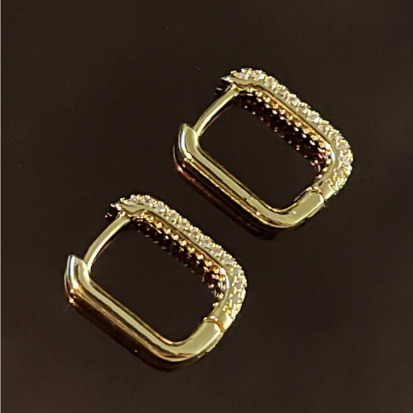 ✨Chic 14K GP Small Hoop Earrings - Picture 2 of 2